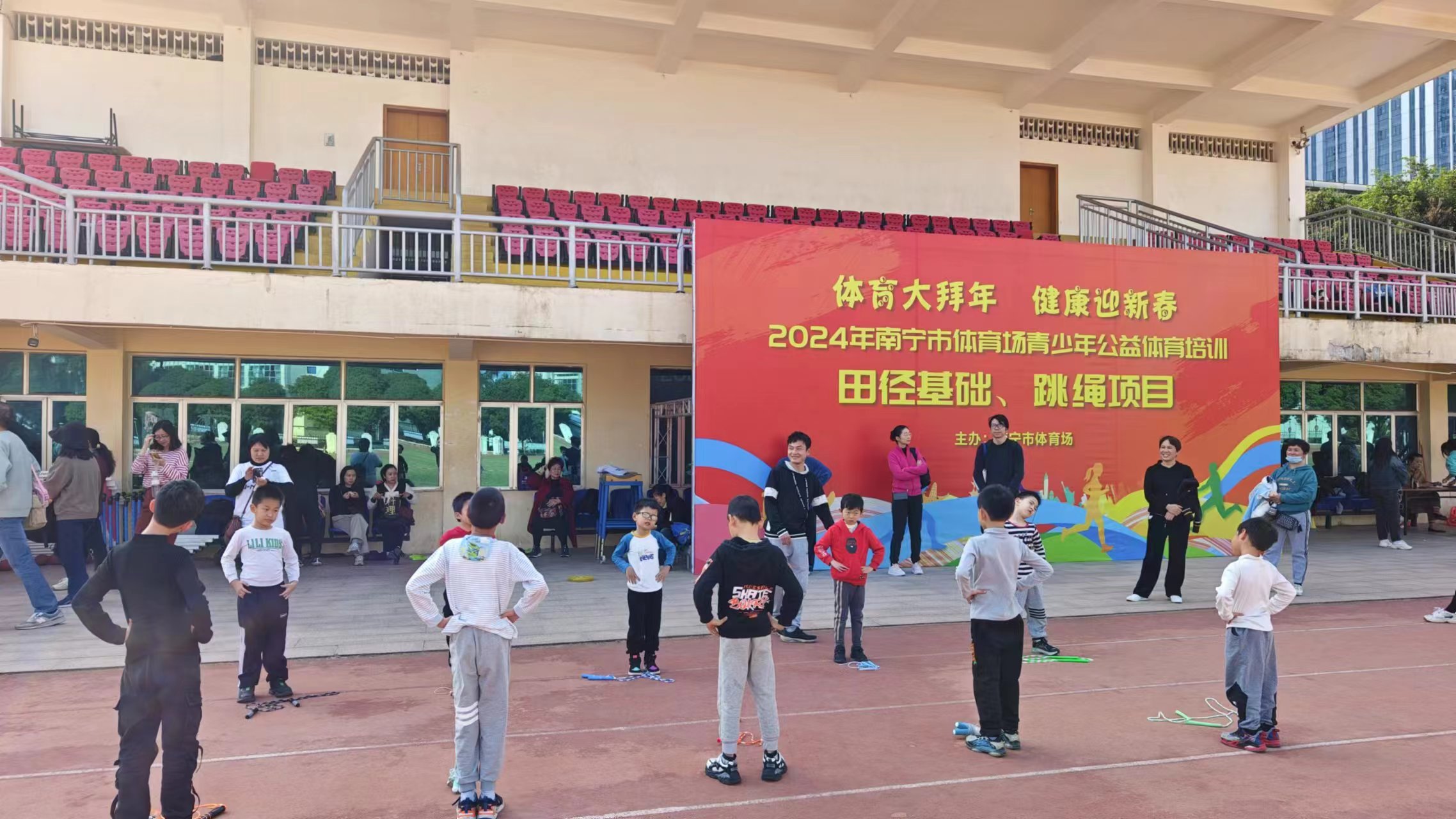 青少年足球与篮球交叉培训，促进青少年体育多元化发展的简单介绍