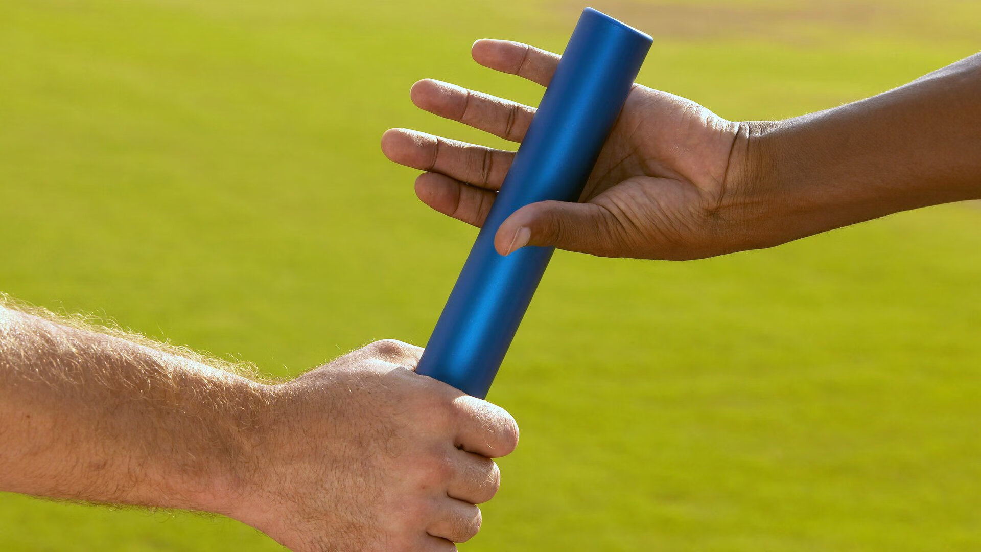 星空电竞在线平台-麦肯齐：凭借精准的反击和快速的移动，他成为全黑队背后位置的最强球员