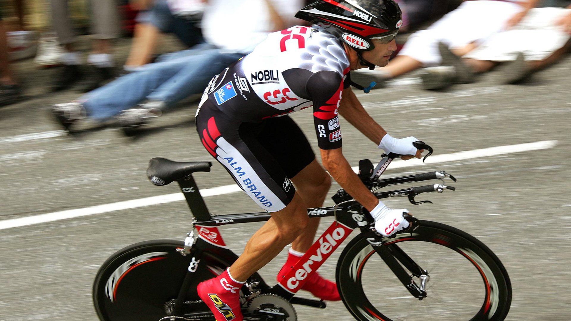 开云官方-法甲多支豪门大规模引援，争夺冠军成为焦点，法甲豪门球队